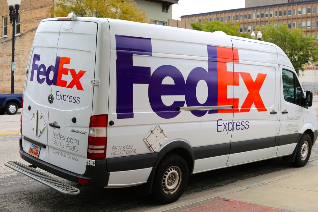 FedEx Изображение John R Perry с сайта Pixabay